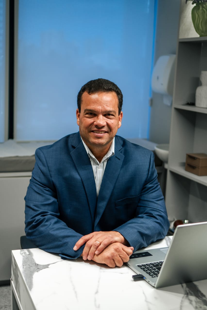 DR. ADRIANO FONSECA SILVA